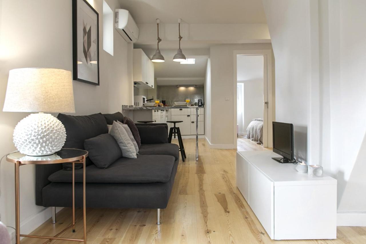 Apartment Romantic Nest For A Getaway At Downtown With Design Lisbon
