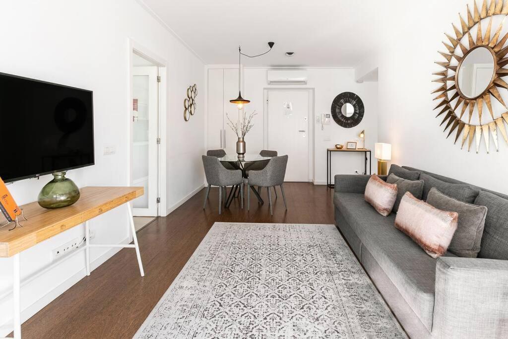 Apartment Metro & Pool Lisbon