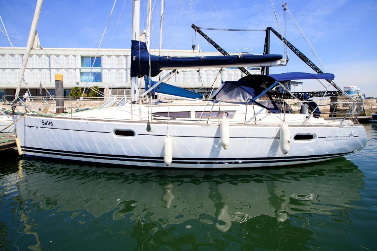 Salis - Jeanneau 39I Botel Lisbon