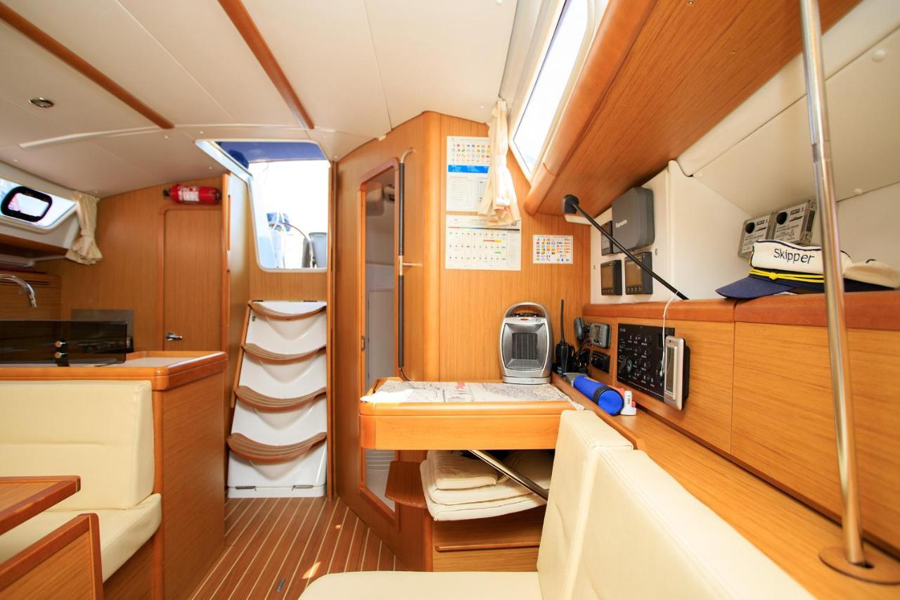 Salis - Jeanneau 39I Botel