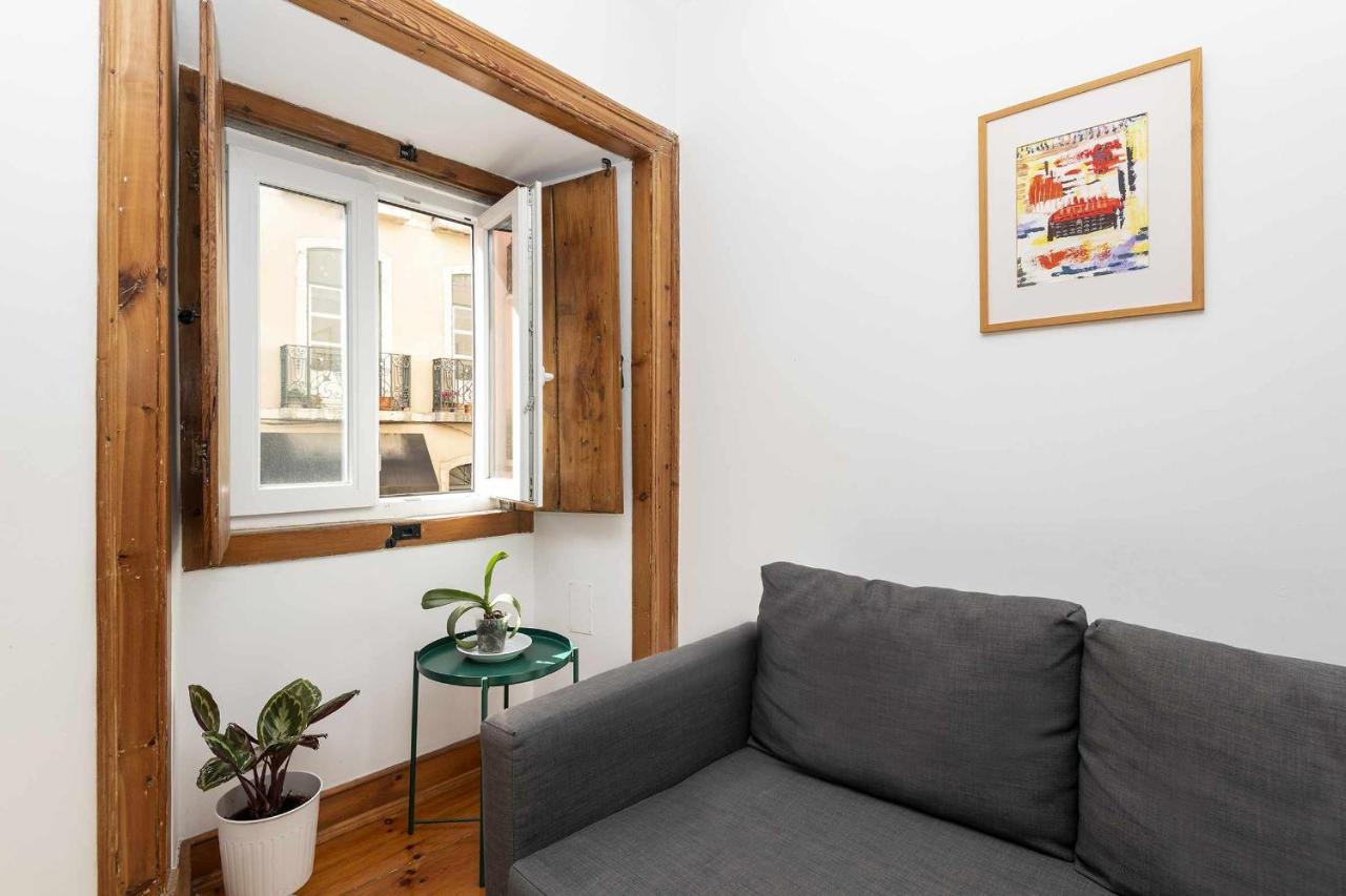 Typical Portuguese In Sao Bento Apartment