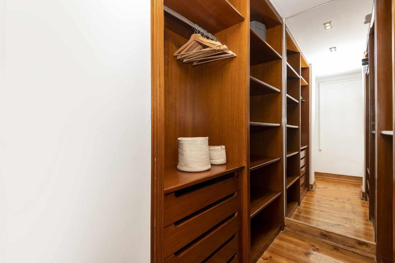 Typical Portuguese In Sao Bento Apartment