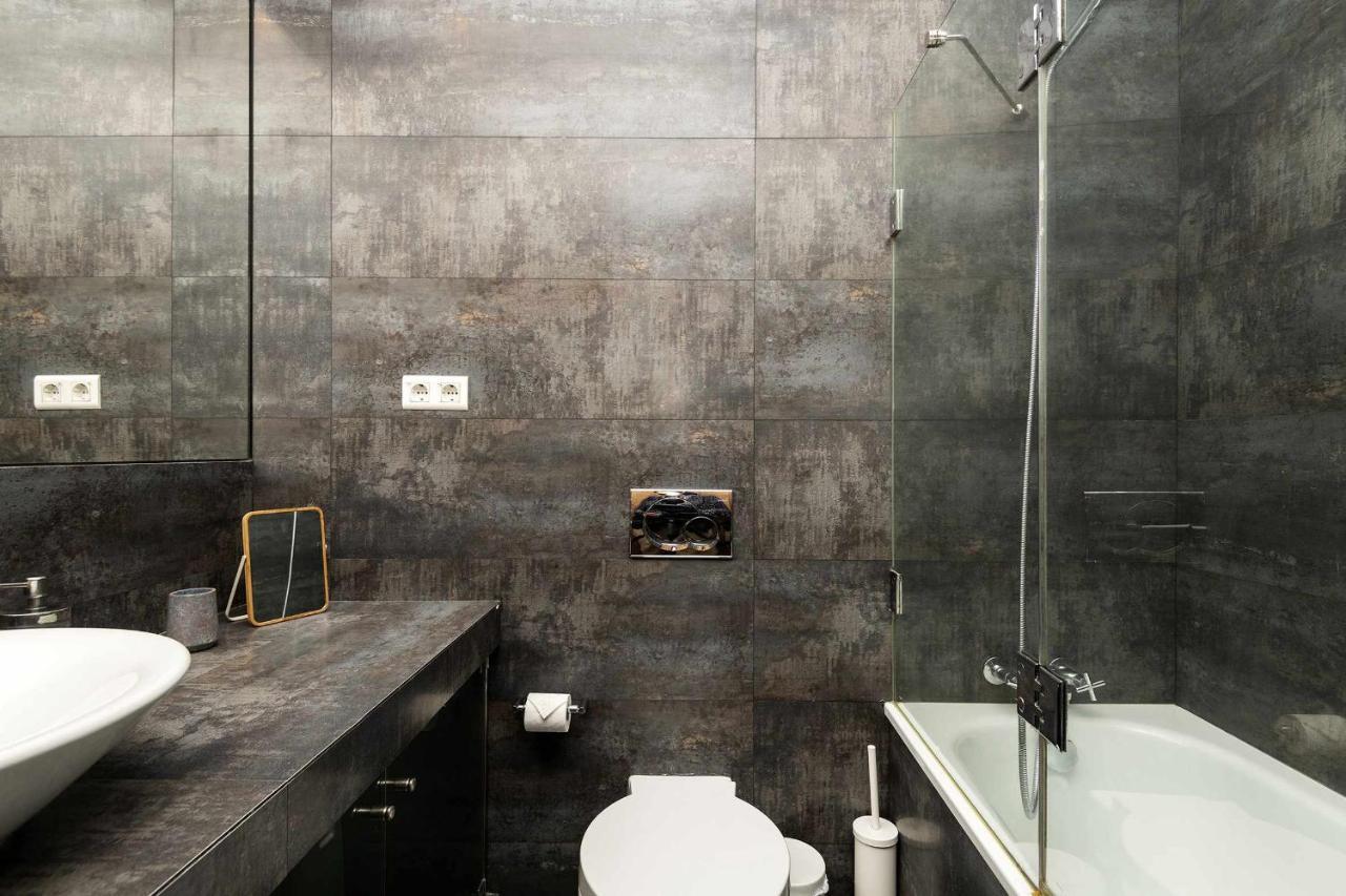 Typical Portuguese In Sao Bento Apartment