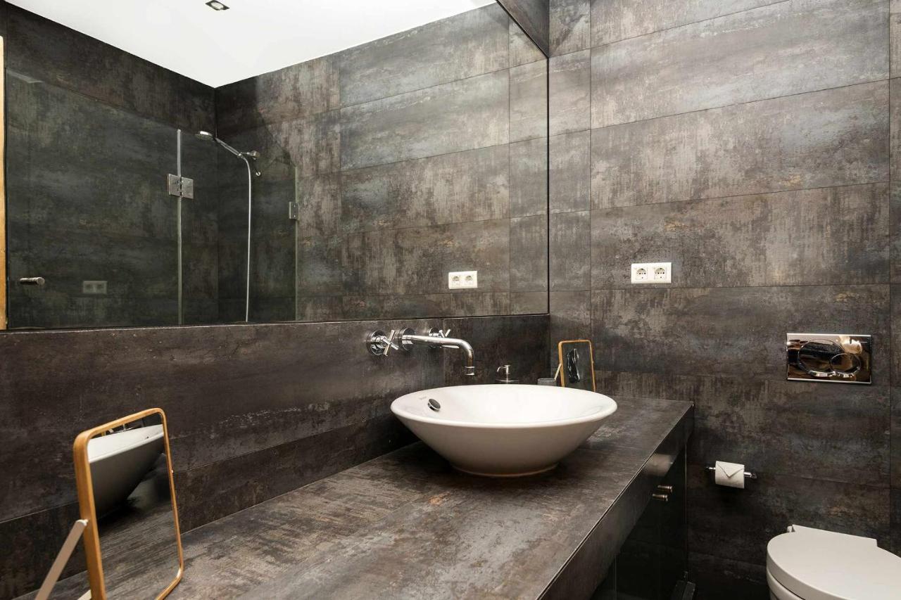 Typical Portuguese In Sao Bento Apartment *