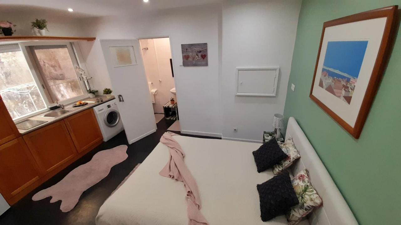 Lisbon Apartment *