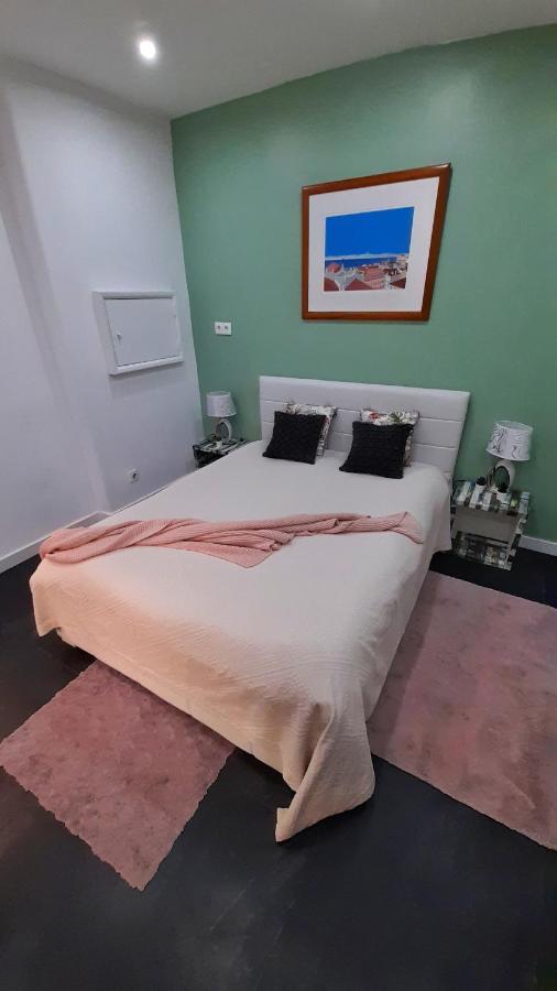 Lisbon Apartment *