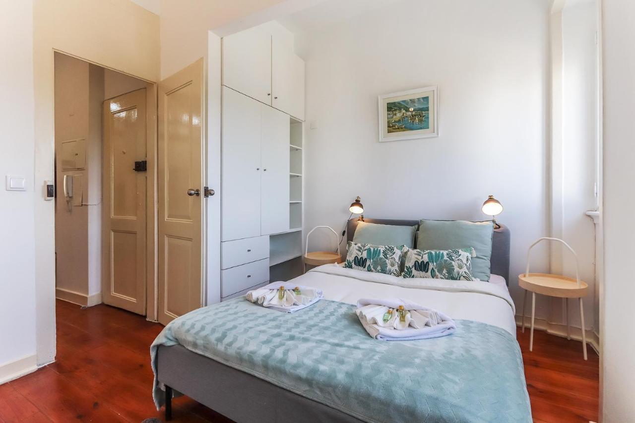 Portucale ! Stylish Campo Ourique Apartment Lisbon