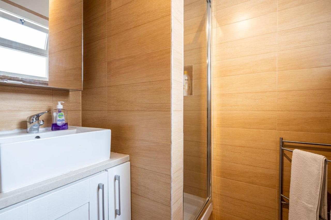 Lapa 3bdr Duplex W/ Balcony By Lovelystay