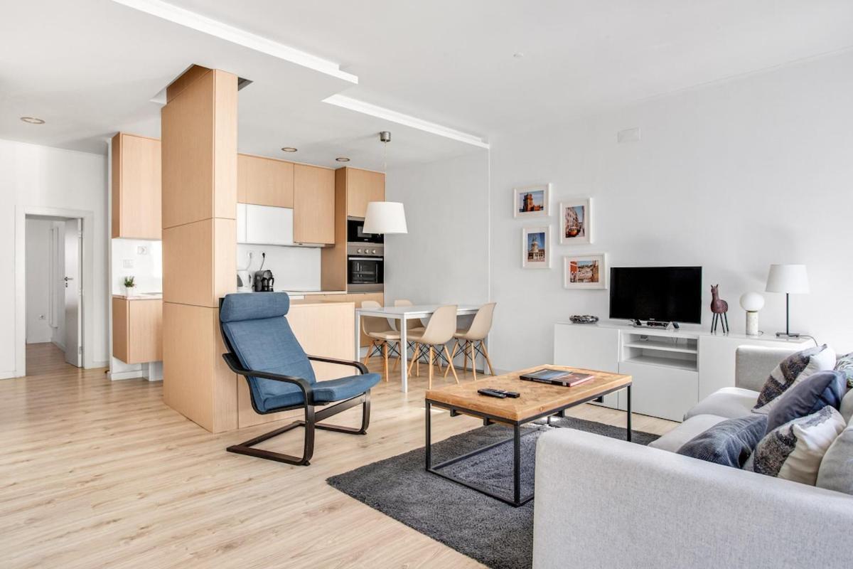 Apartment Modern 2 Bedroom In Estrela With Outside Terrace! Amazing For Families, Couples, Friends Lisbon