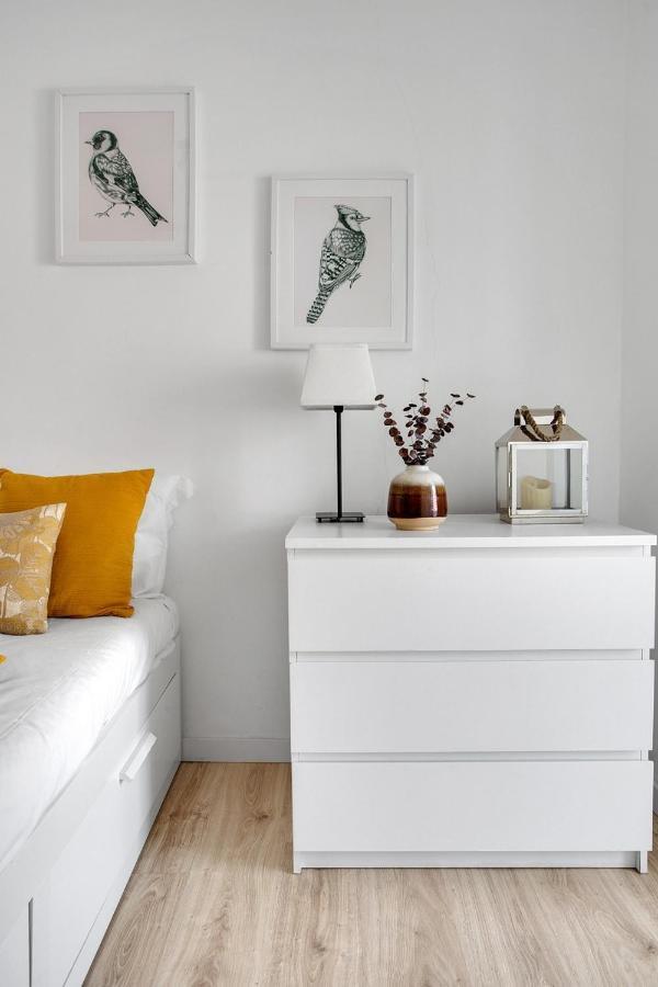 Modern 2 Bedroom In Estrela With Outside Terrace! Amazing For Families, Couples, Friends Lisbon