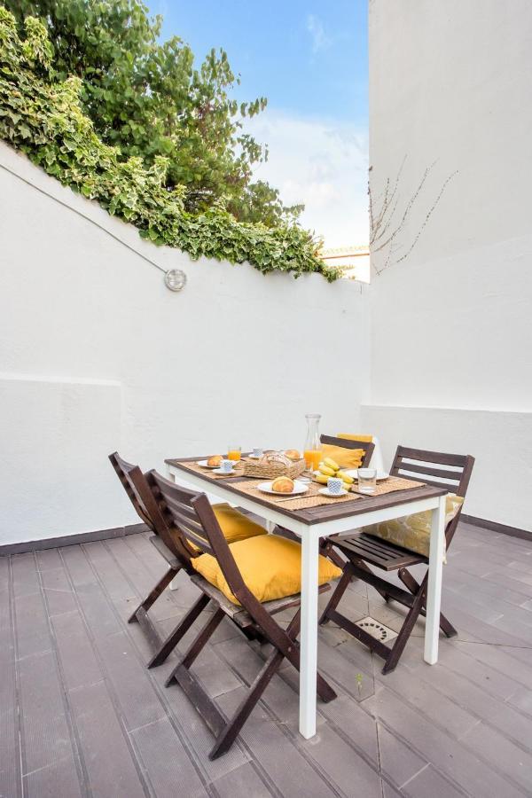 Modern 2 Bedroom In Estrela With Outside Terrace! Amazing For Families, Couples, Friends * Lisbon