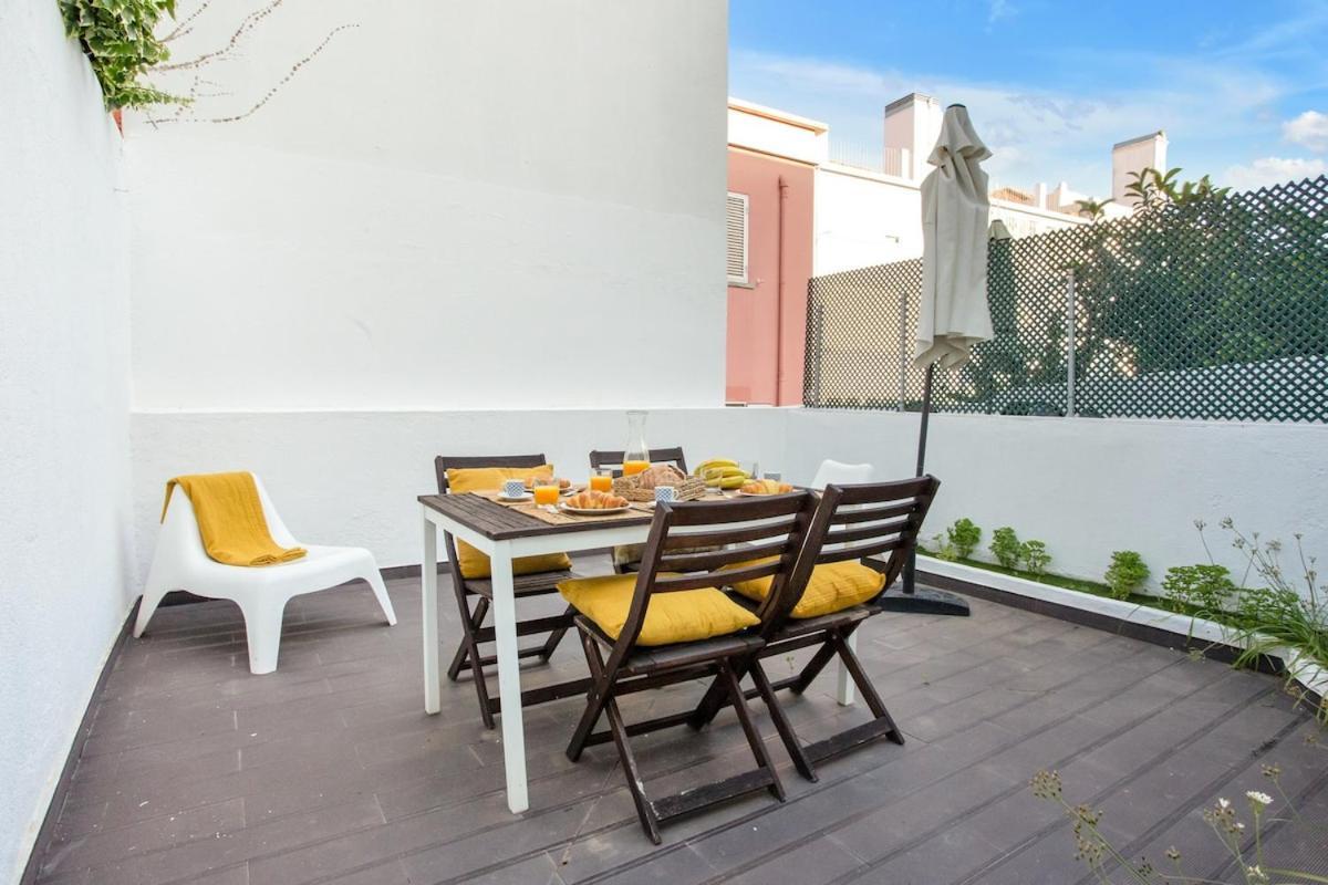 Modern 2 Bedroom In Estrela With Outside Terrace! Amazing For Families, Couples, Friends * Lisbon