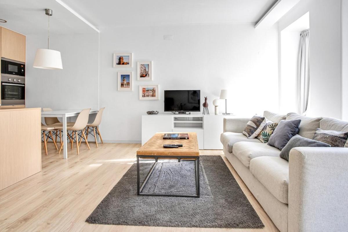 Modern 2 Bedroom In Estrela With Outside Terrace! Amazing For Families, Couples, Friends * Lisbon