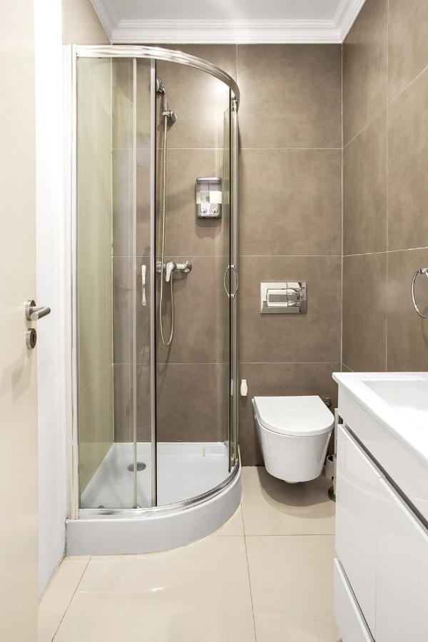 Apartment Modern 2 Bedroom In Estrela With Outside Terrace! Amazing For Families, Couples, Friends *