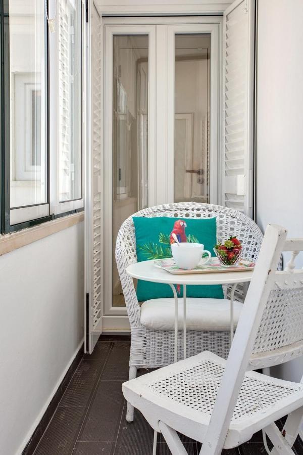 Apartment Modern 2 Bedroom In Estrela With Outside Terrace! Amazing For Families, Couples, Friends