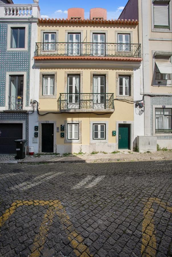 Modern 2 Bedroom In Estrela With Outside Terrace! Amazing For Families, Couples, Friends Lisbon