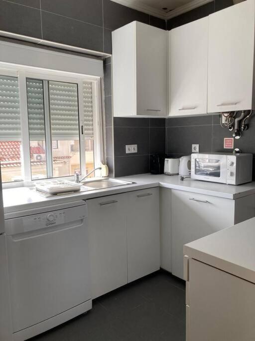 Apartment Apartamento Bem Localizado Para Familias & Amigos Lisbon