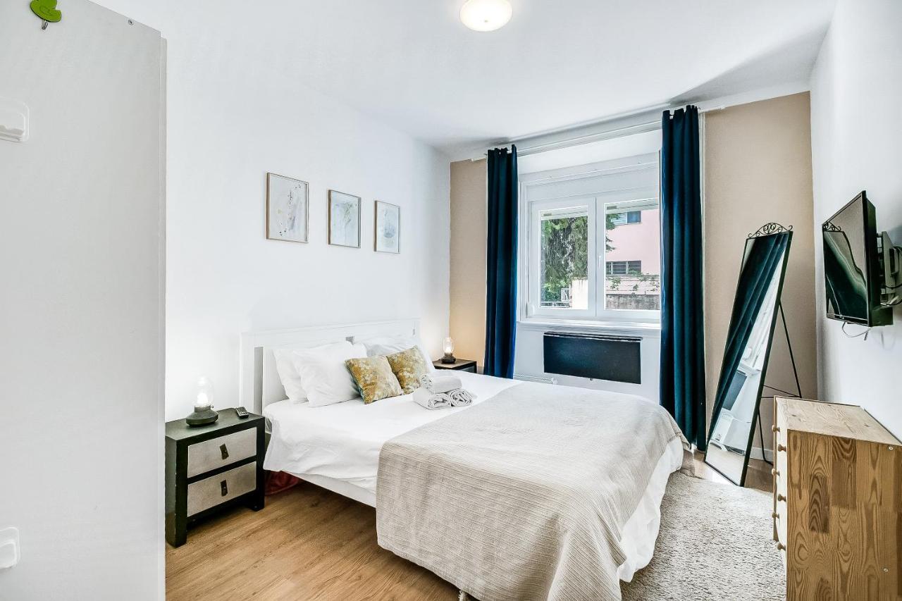 Charming Iii Apartment *