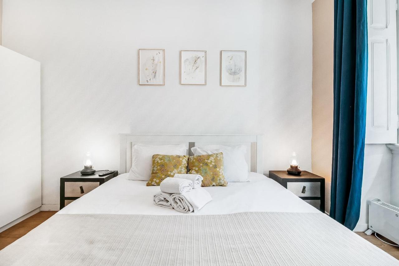 Charming Iii Apartment *