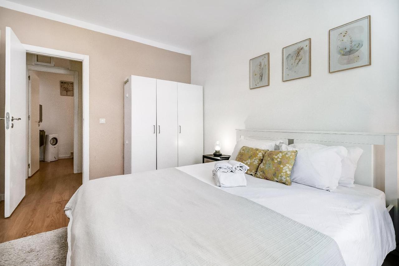 Charming Iii Apartment *