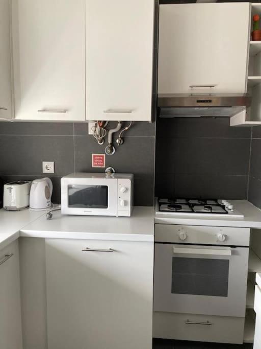 Apartamento Bem Localizado Para Familias & Amigos Apartment *