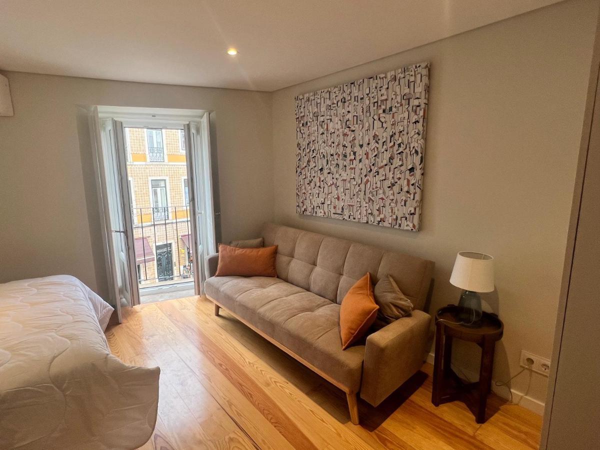 Discover Lisbons History - Stylish In Alfama * Lisbon