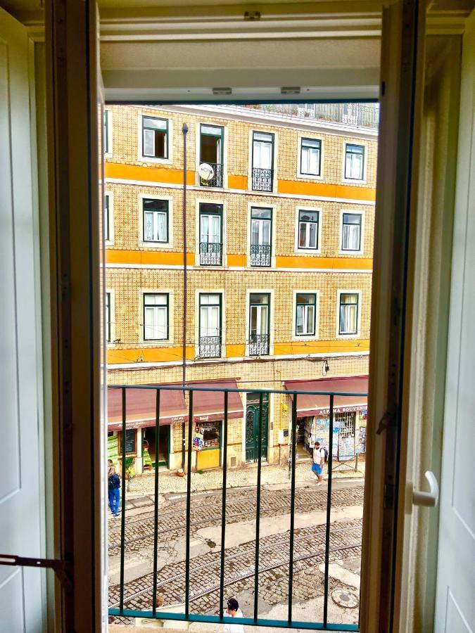 Discover Lisbons History - Stylish In Alfama Apartment *