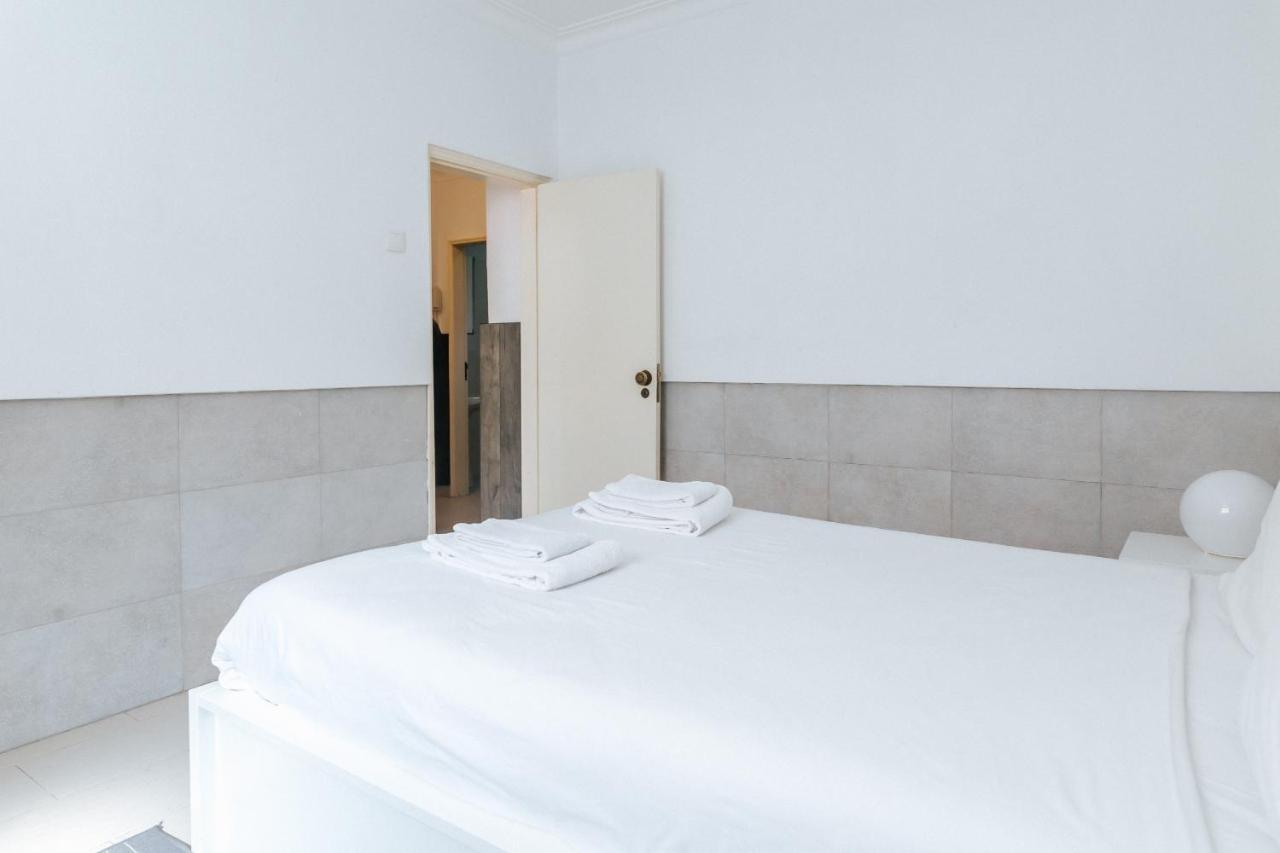 Terrace Flat Near River Apartment Lisbon