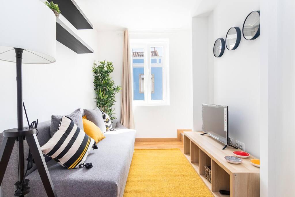 Apartment Hill House - No. 589c *