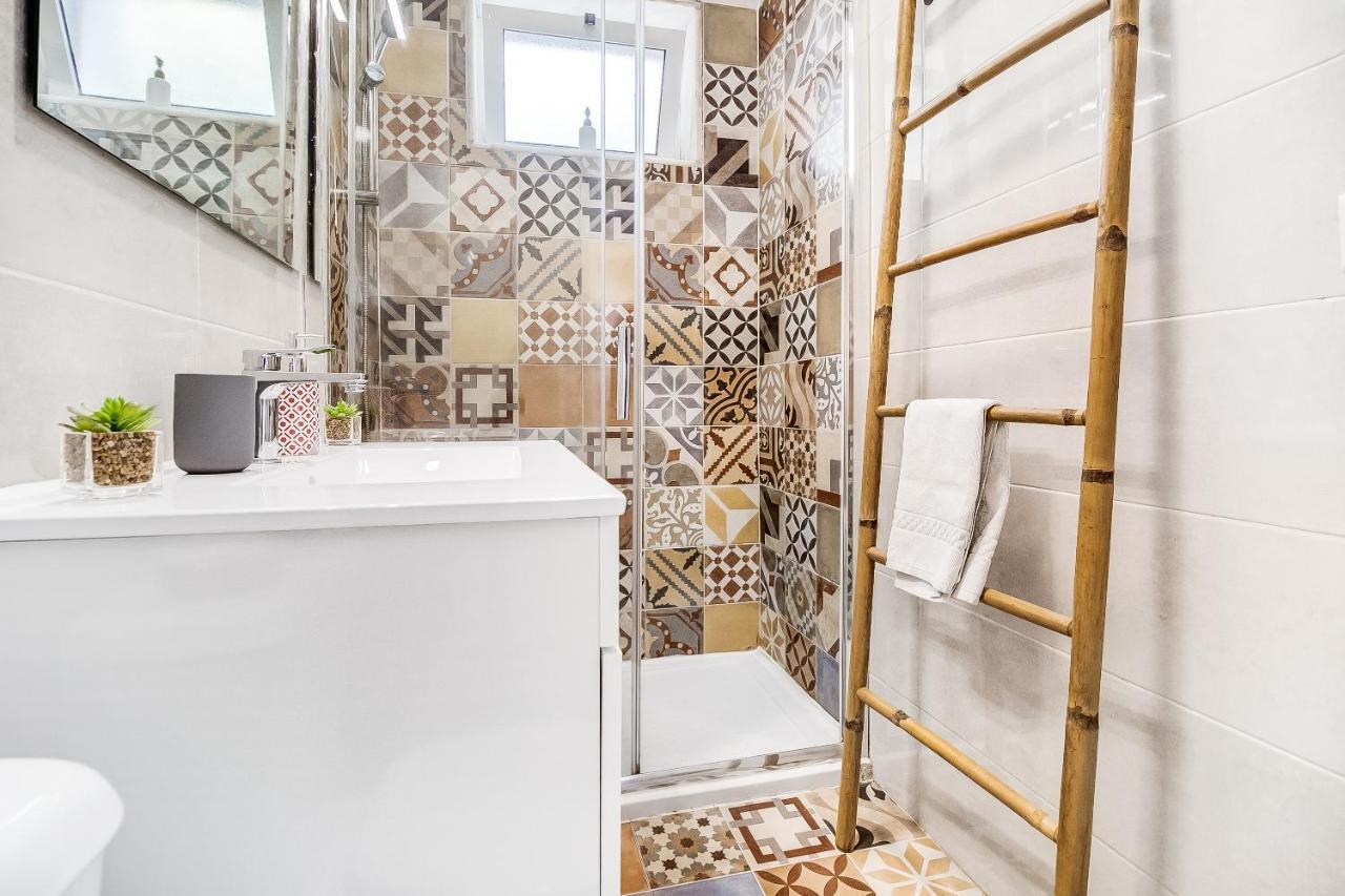 Charming Iii Apartment *