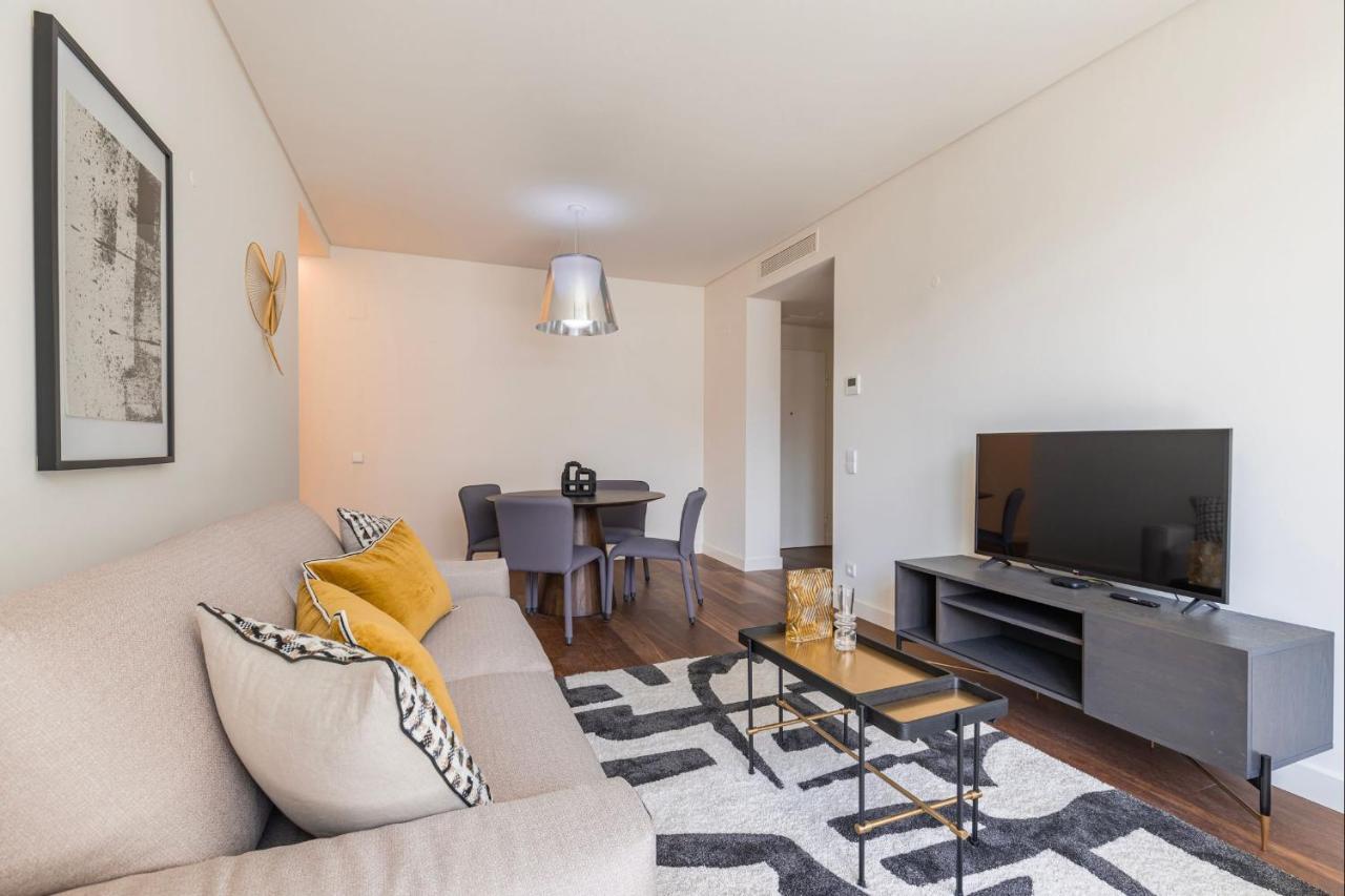 Upscale In Center By Lovelystay Apartment