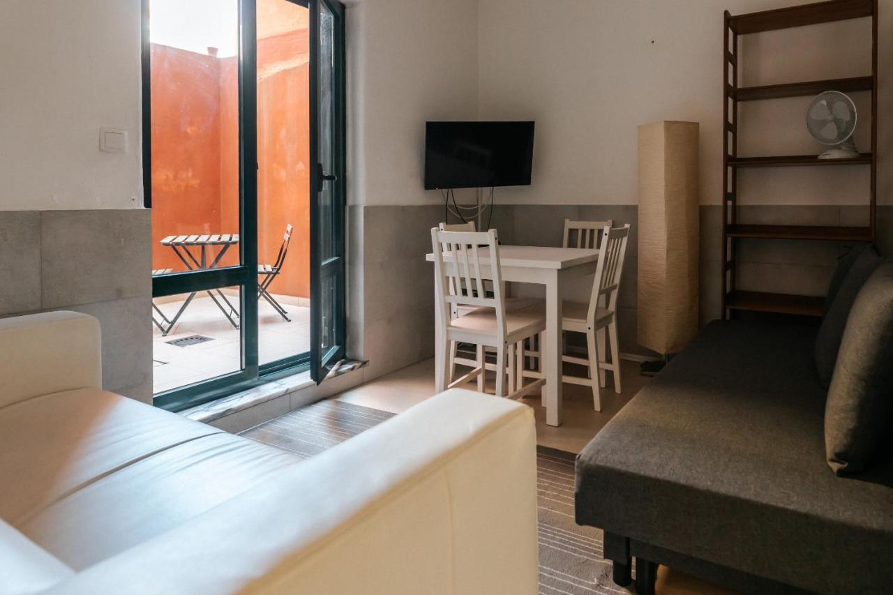 Apartment Terrace Flat Near River Lisbon