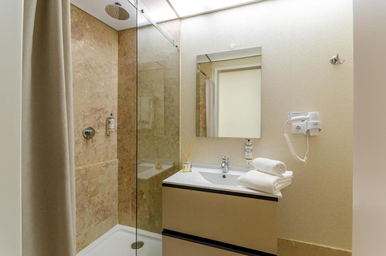 Lx51 & By Iin - Center
