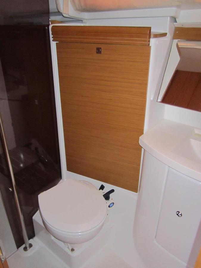 Botel Salis - Jeanneau 39I