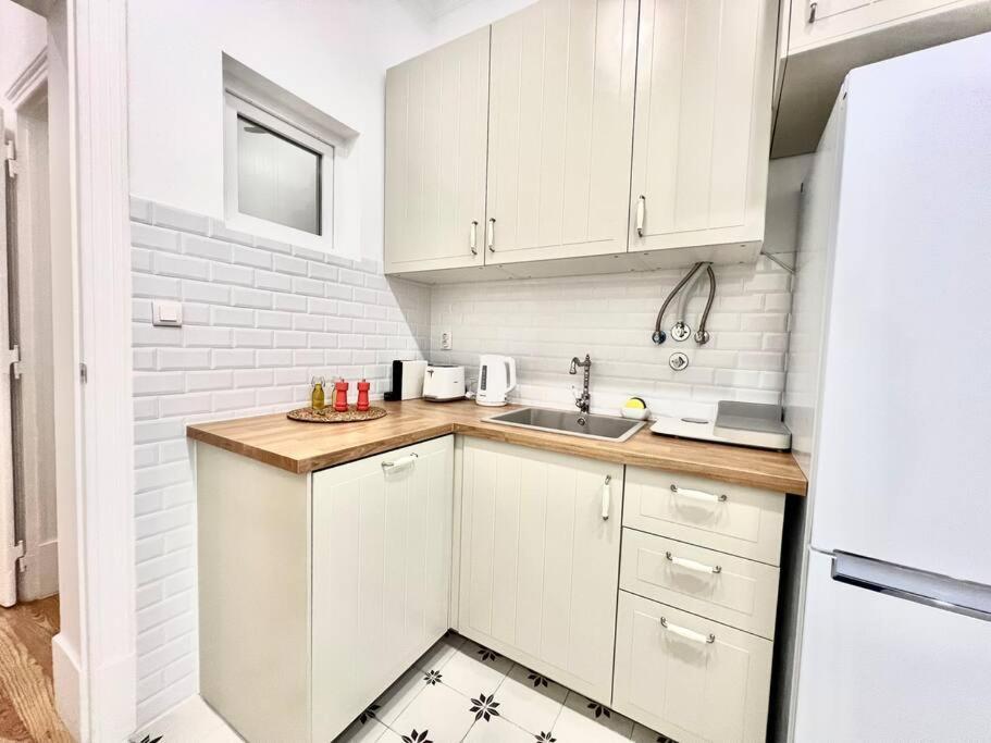 Beautiful Gloria - 120m2 With A/c And Garden Lisbon
