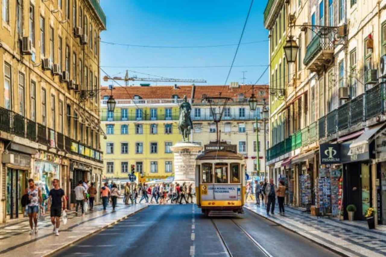 2 Bedroom For 4 People With Free Public Parking Apartment Lisbon