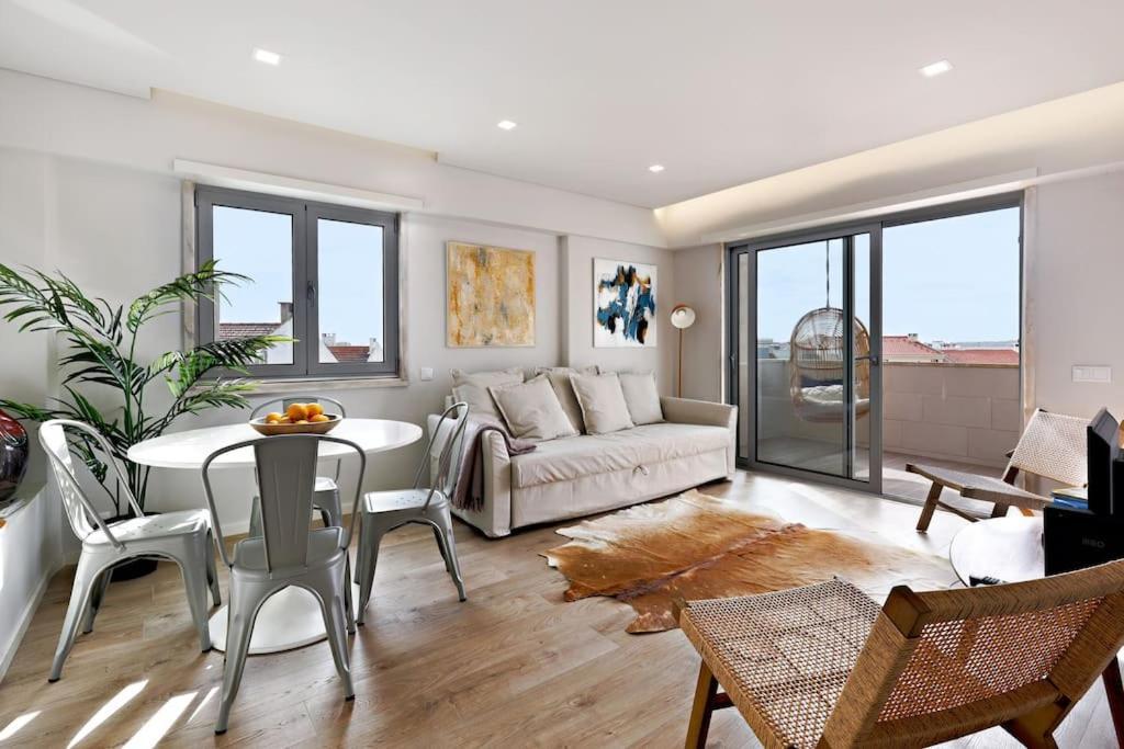 Central With Balcony Apartment Lisbon