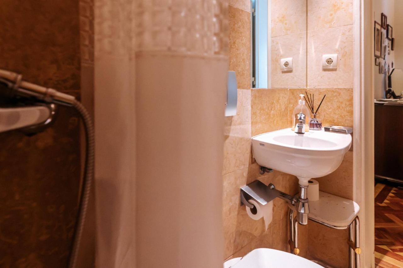 Guest house Double Bed Av Da Republic *