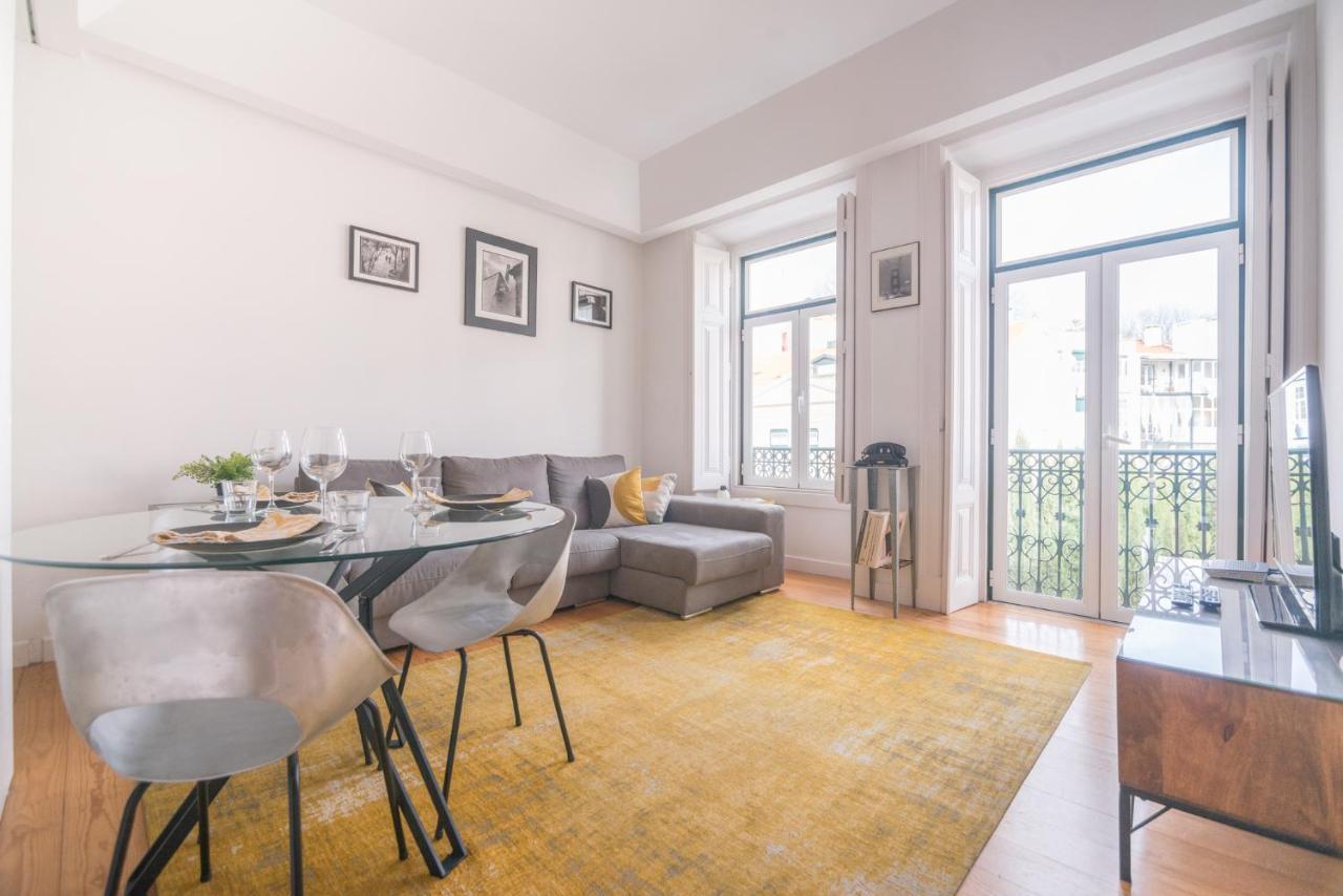 Apartment Charming, Sun-drenched In Estrela Lisbon