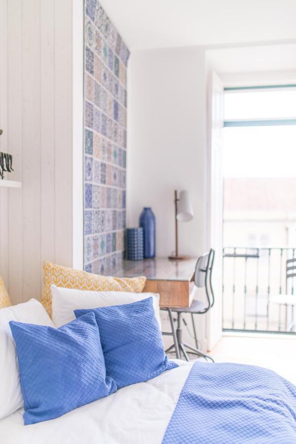 Charming, Sun-drenched In Estrela Apartment *