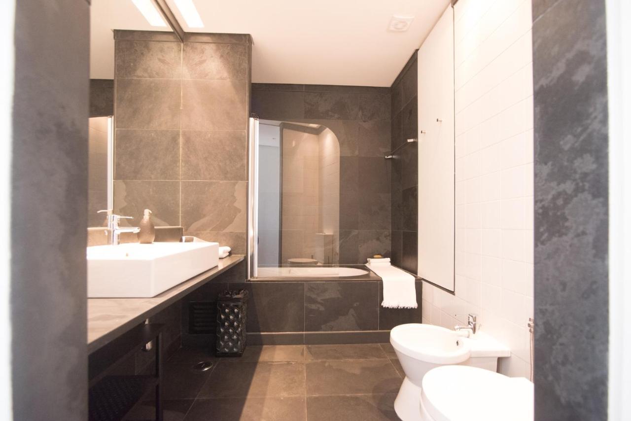 Charming, Sun-drenched In Estrela Apartment Lisbon