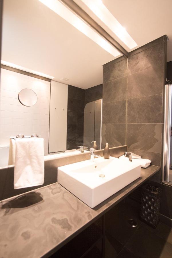 Apartment Charming, Sun-drenched In Estrela Lisbon