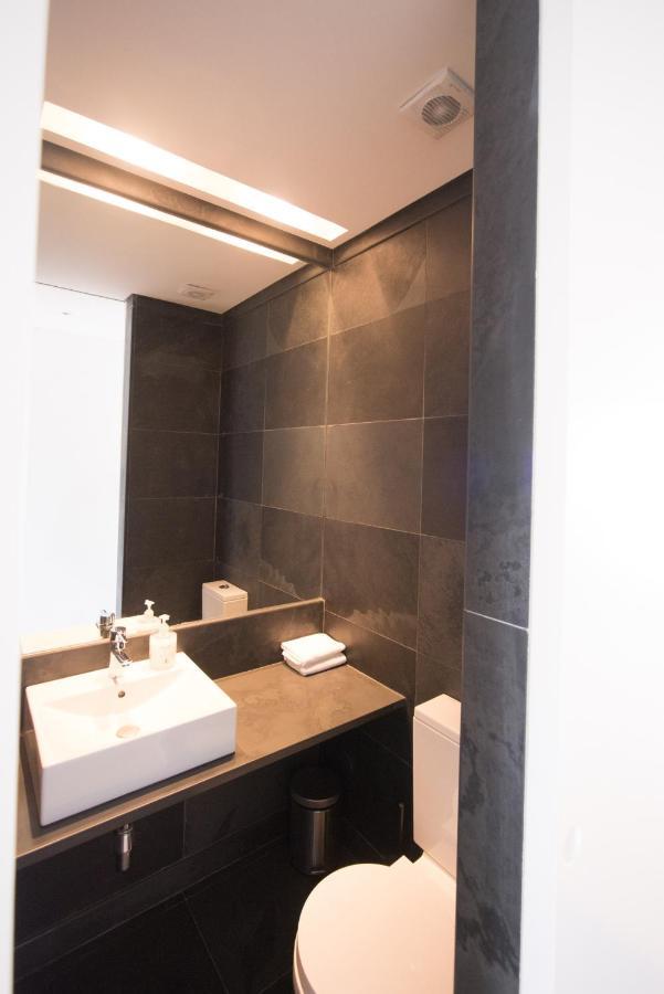 Charming, Sun-drenched In Estrela Apartment Lisbon