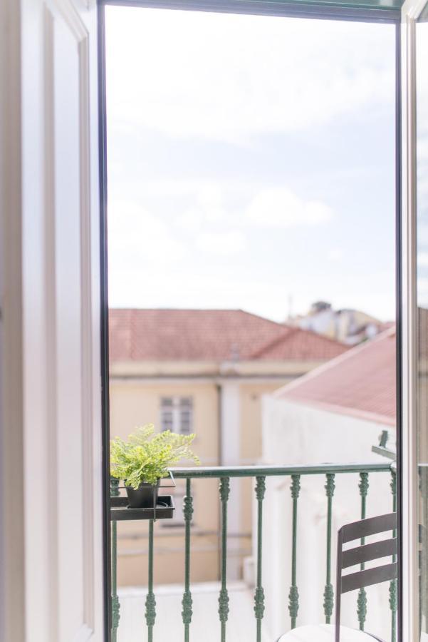 Apartment Charming, Sun-drenched In Estrela