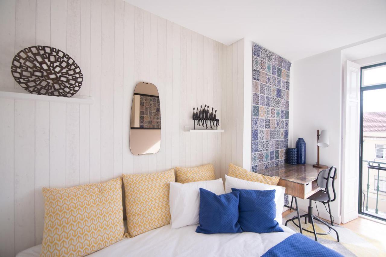 Charming, Sun-drenched In Estrela Apartment