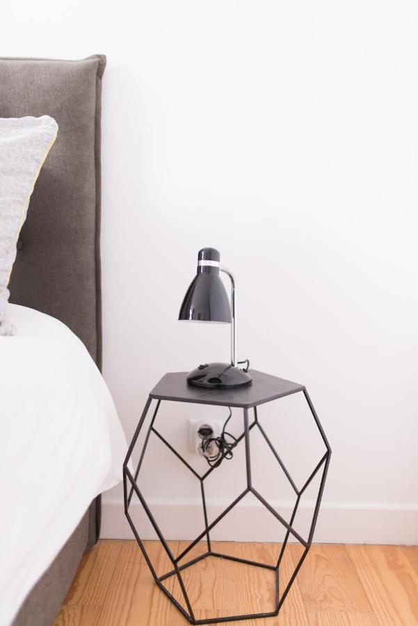 Charming, Sun-drenched In Estrela Apartment