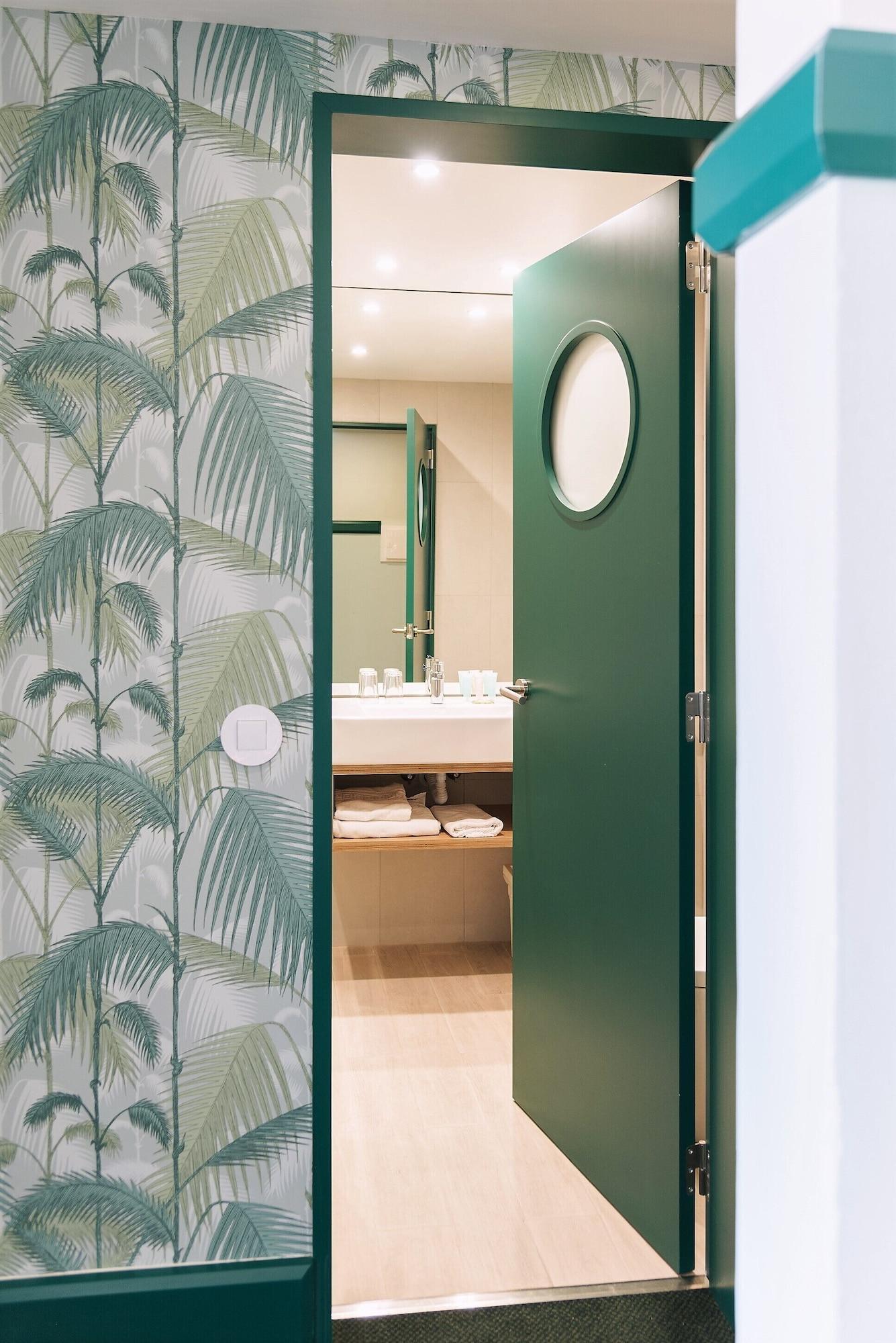 Holiday Express & - Principe Real By Ihg Lisbon