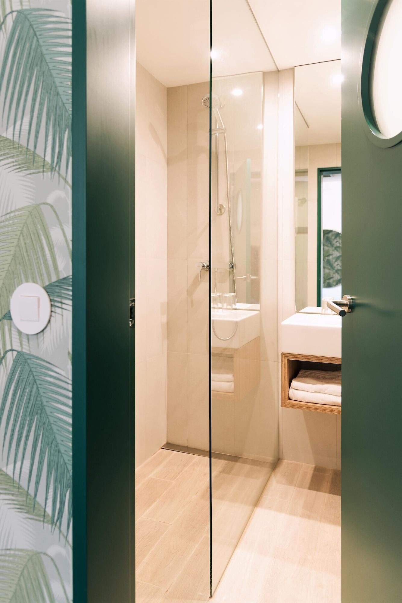 Holiday Express & - Principe Real By Ihg Lisbon