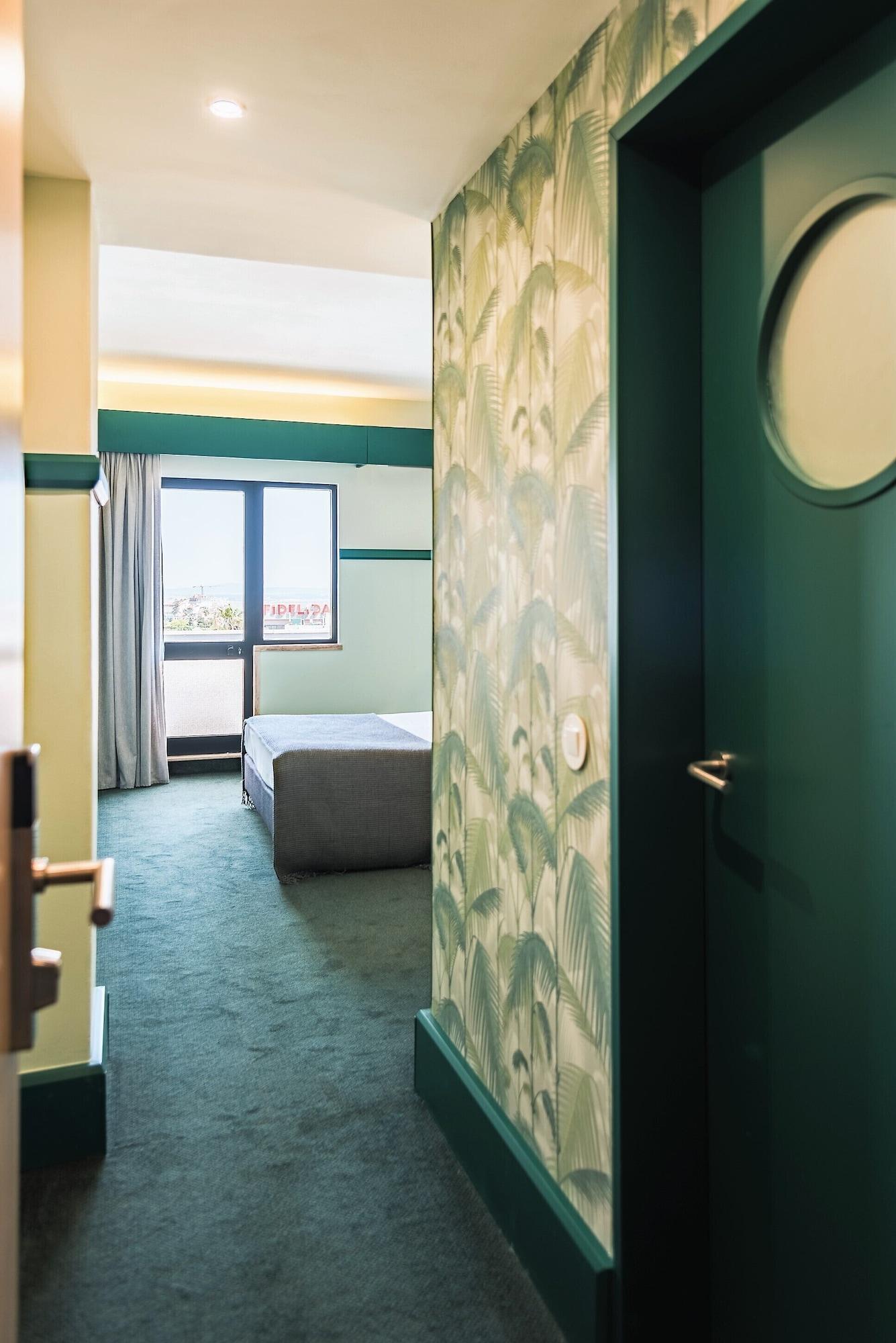 Holiday Express & - Principe Real By Ihg