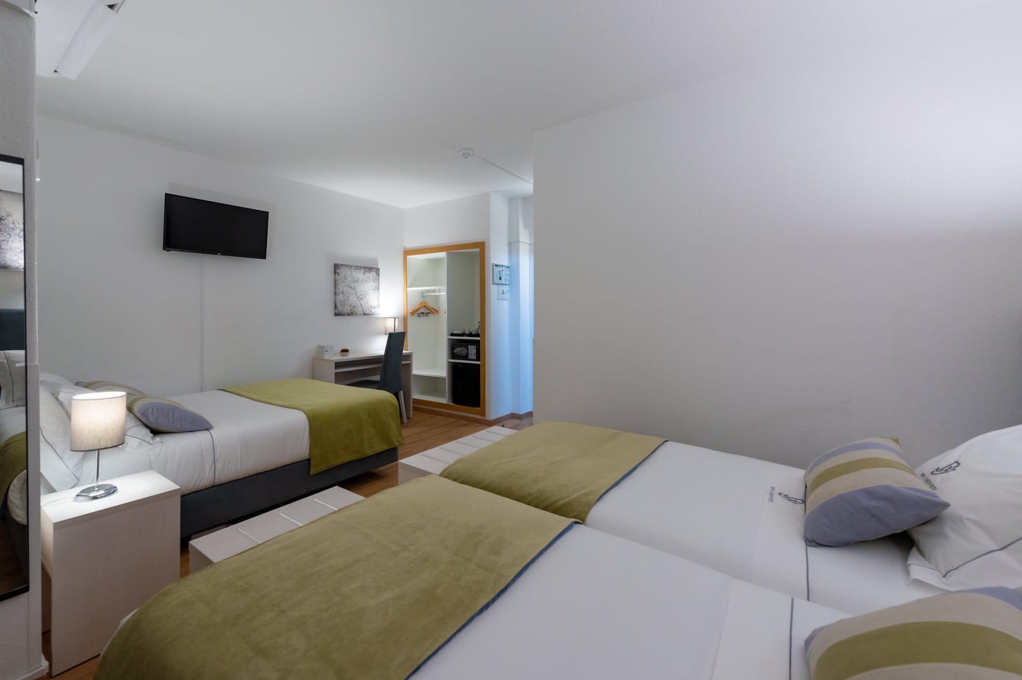 Dinya Hotel 3*